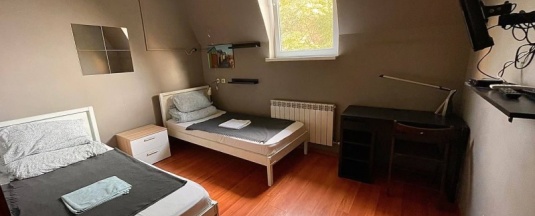 Большой двухместный номер со столом в Good Rooms