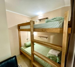 Общий 7-местный номер для мужчин и женщин с удобствами на этаже в Rest Home