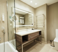 Номер "Стандарт" с двумя раздельными кроватями в Кортъярд Марриотт Сочи Красная Поляна