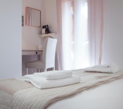 Двухместный номер Standard с балконом двуспальная кровать в BED IN BO Porta San Mamolo