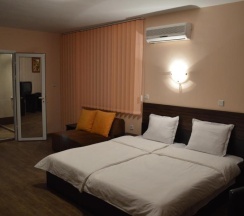Двухместный номер Deluxe с балконом двуспальная кровать в Bon Bon Hotel