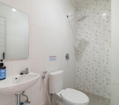 Двухместный номер Economy двуспальная кровать в Sans Hotel Bubulak Bogor