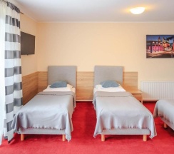Четырёхместный номер Standard в Botanik Hostel