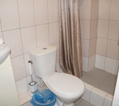 Трёхместный номер Standard с балконом и с красивым видом из окна в Гранат