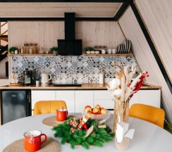 Большой А-фрейм с видом на озеро в Fusion Inn