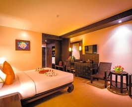 Двухместный номер Deluxe с видом на бассейн двуспальная кровать в Курорт Nipa Resort