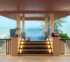 Пентхаус с джакузи Royal с 3 комнатами с видом на море в Отель Mövenpick Phuket Bangtao