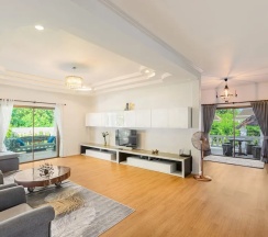 Семейная вилла с 5 комнатами с красивым видом из окна в Happy Family Villa 2