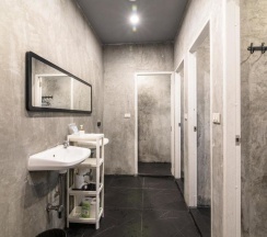 Кровать в общем номере (женский номер) в The Cocoon Hostel