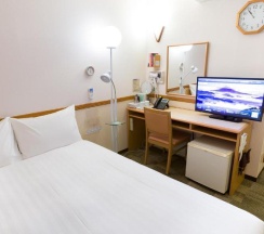 Двухместный номер Economy двуспальная кровать в Toyoko Inn Okinawa Naha Omoromachi Ekimae