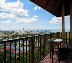 Двухместный номер Superior с видом на море двуспальная кровать в Karon Phunaka Resort