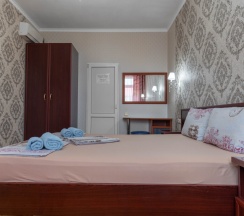 Двухместный номер Standard с балконом и с красивым видом из окна двуспальная кровать в Гостевой дом