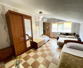 Четырёхместный номер Classic с видом на горы в Апельсин