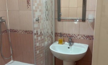 Двухместный люкс с 2 комнатами с балконом и с красивым видом из окна двуспальная кровать в Галкино