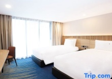 Двухместный семейный номер Standard двуспальная кровать в Holiday Inn Express and Suites Bangkok Central Pier, an IHG Hotel