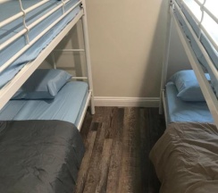 Кровать в общем номере в A1 LA City Hostel