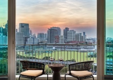 Люкс Premium c 1 комнатой с балконом в Dusit Suites Hotel Ratchadamri, Bangkok