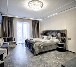 Двухместный номер Superior с балконом и с видом на море двуспальная кровать в Exclusive Hotel&Apartments