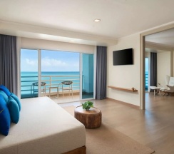 Двухместный люкс G-Suite двуспальная кровать в Отель Pullman Pattaya Hotel G