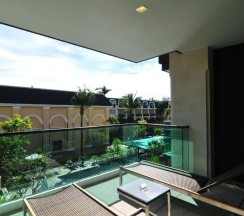 Четырёхместный номер Sunset Deluxe с балконом и с видом на бассейн в Phuket Graceland Resort And Spa