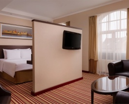 Двухместный люкс двуспальная кровать в Courtyard by Marriott Kazan Kremlin