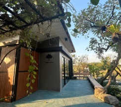 Двухместный номер Standard с видом на сад двуспальная кровать в Uthaithani Resort