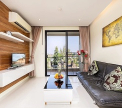 Апартаменты с балконом в The Lago Apartments by Tropiclook
