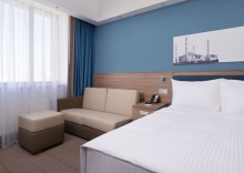 Двухместный семейный номер Standard двуспальная кровать в Hampton by Hilton Astana Triumphal Arch