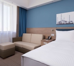 Двухместный семейный номер двуспальная кровать в Hampton by Hilton Astana Triumphal Arch