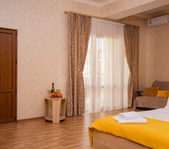 Стандарт 4-местный с двуспальной кроватью и балконом в Джульетта