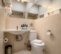 Стандартный двухместный номер с одной двухспальной кроватью в H29