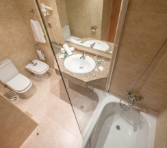 Номер Standard с балконом и с видом на бассейн в Hotel California Palace