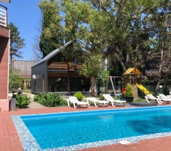 Коттедж с 3 комнатами с балконом и с красивым видом из окна в Лазурный берег