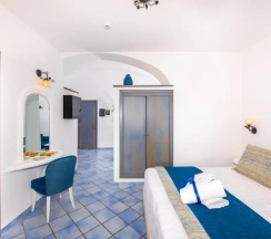 Двухместный номер With hot tube Executive Seaview (двуспальная кровать) в Positano Art Hotel Pasitea
