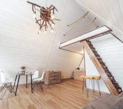 Радость в Hut house