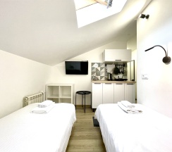 Апартаменты-студио на мансарде (Метро Площадь Восстания/Александра Невского, 10 минут пешком) в Rauktis apartments