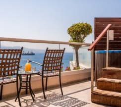 Люкс Jacuzzi Royal с балконом в Hotel Aria