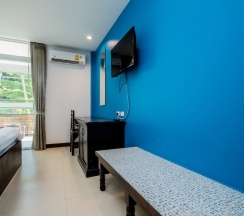 Студия Deluxe с балконом в Kata Tranquil Villa