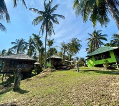 Двухместное бунгало с видом на море двуспальная кровать в Kinnaree Resort Koh Kood