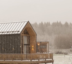 Барн ретрит с видом на реку в Белые Ключи