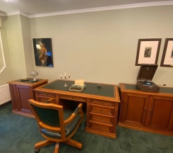 10. Однокомнатный номер "Кабинет писателя", с видом на Монастырскую площадь в Боровница