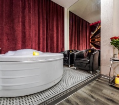 Двухместный номер Wedding Comfort with Jacuzzi двуспальная кровать в Алекс