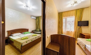 4-местный 2-комнатный номер люкс с балконом в Престиж