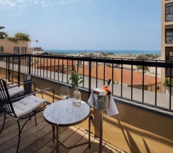 Номер Premium с балконом и с видом на море в The Drisco Hotel Tel Aviv - Relais & Chateaux
