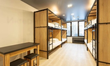 Общий мужской 8 местный номер Низ (Four) в На Рубле