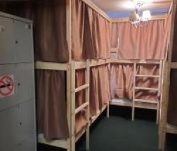 10. Место в 12-местном общем номере в Круассан