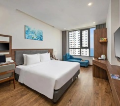 Двухместный номер Deluxe с видом на море (двуспальная кровать) в Capecia Danang Hotel & Apartment