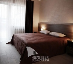 Коттедж с балконом и с красивым видом из окна в Новая волна