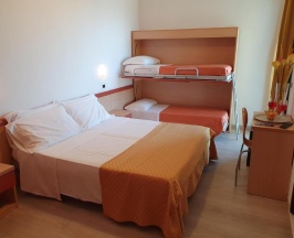 Трёхместный номер Standard с видом на море в Hotel Tilmar