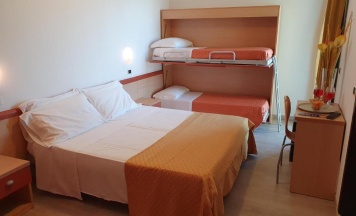 Четырёхместный номер Standard с видом на море в Hotel Tilmar